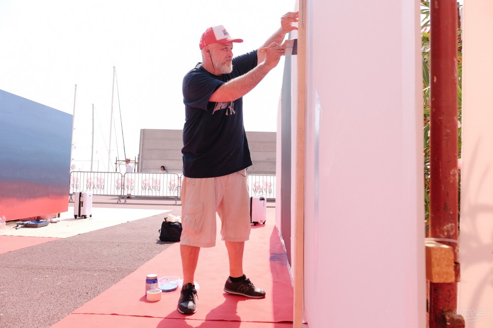 ©TOINE. toinebehind.com